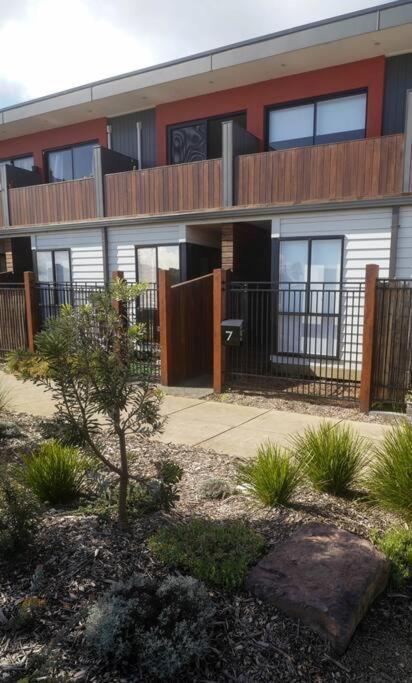 Modern Air-Conditioned 3-Bedroom Townhouse In Centre Of Cape Woolamai Exterior foto